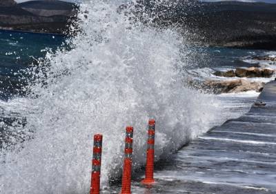 Καιρός: Μειώνεται η ζέστη, αυξάνεται το μελτέμι (Βίντεο)