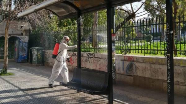 Καθημερινή απολύμανση σε 750 στάσεις λεωφορείων και τρόλεϊ από τον Δήμο Αθηναίων