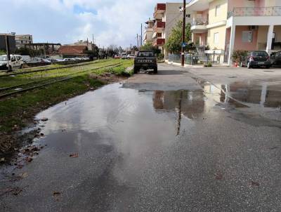 Με λίγη βροχή γίνεται λίμνη