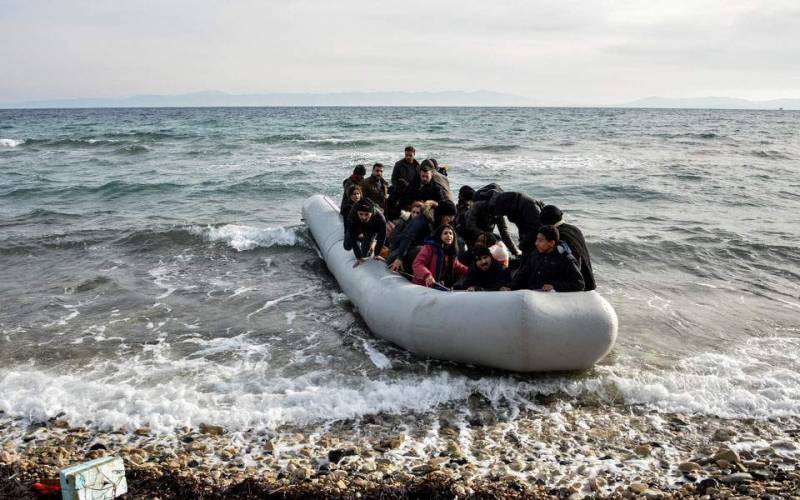 Σε καραντίνα μετανάστες που έφτασαν με βάρκα στη Λέσβο - Μεταφέρθηκαν σε παρεκκλήσι