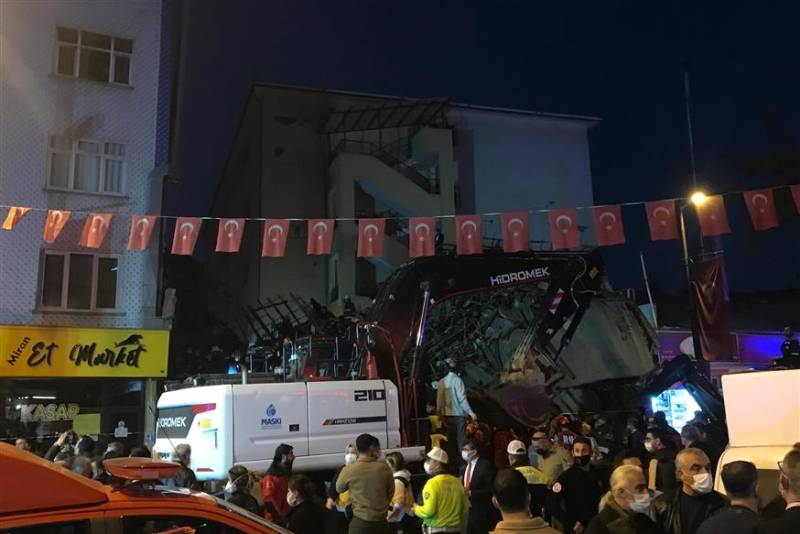 Τουρκία: Κατάρρευση κτιρίου στη Μαλάτια – 20 εγκλωβισμένοι