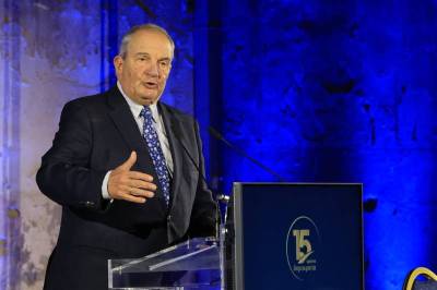 Ο ΔΗΜΟΣ ΓΙΑ ΤΗΝ ΑΝΑΚΗΡΥΞΗ ΤΟΥ Κ.ΚΑΡΑΜΑΝΛΗ ΩΣ ΕΠΙΤΙΜΟΥ ΔΗΜΟΤΗ: “Συνέβαλε μέσω σχεδιασμού σε αναπτυξιακά έργα”