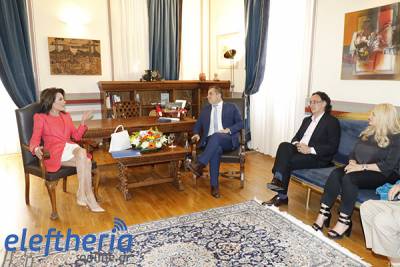 &quot;Ελλάδα 2021&quot;: Εκθείασε την Καλαμάτα η Γιάννα Αγγελοπούλου (βίντεο-φωτογραφίες)