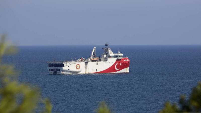 Oruc Reis: Έσπασε τα 12 ναυτικά μίλια - Σε απόσταση αναπνοής από το Καστελόριζο