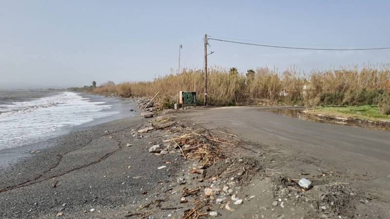 Καλαμάτα: Βγήκε η θάλασσα στον Κορδία (φωτογραφίες)