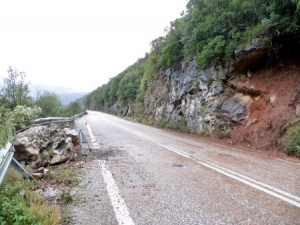 Καθημερινό φαινόμενο οι πτώσεις των βράχων στον δρόμο Καλαμάτας - Σπάρτης