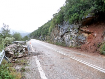 Καθημερινό φαινόμενο οι πτώσεις των βράχων στον δρόμο Καλαμάτας - Σπάρτης