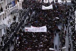 Χιλιάδες κόσμου στην πορεία για την 41η επέτειο εξέγερσης του Πολυτεχνείου