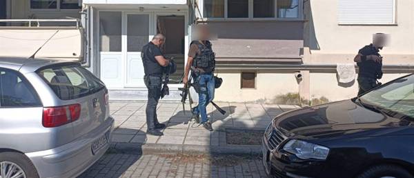 Θεσσαλονίκη: Στον Εισαγγελέα ο 32χρονος που πυροβολούσε στον Φοίνικα - 25 κιλά ναρκωτικά στο σπίτι του (βίντεο)