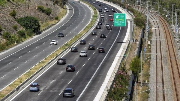 Παραμένει αυξημένη η κίνηση στις εθνικές οδούς Αθηνών-Λαμίας και Αθηνών-Κορίνθου