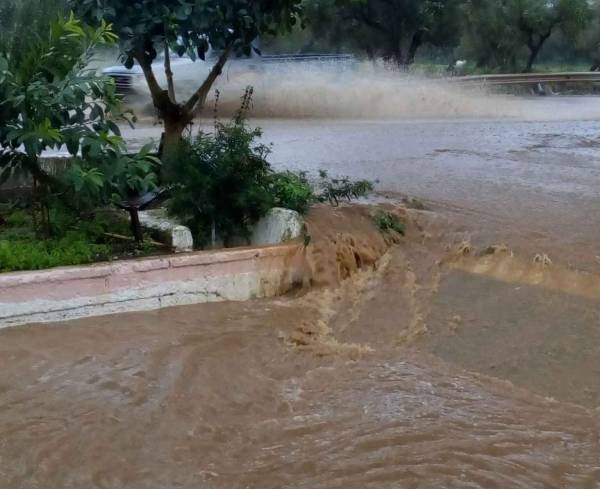 Σοβαρά προβλήματα από την καταιγίδα στην Τριφυλία (βίντεο-φωτογραφίες)