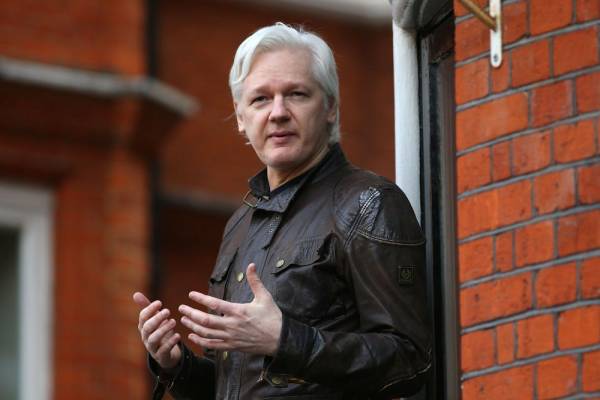 Τζούλιαν Ασάνζ: Η Βρετανία άναψε το «πράσινο φως» για να εκδοθεί στις ΗΠΑ ο ιδρυτής του Wikileaks (βίντεο)