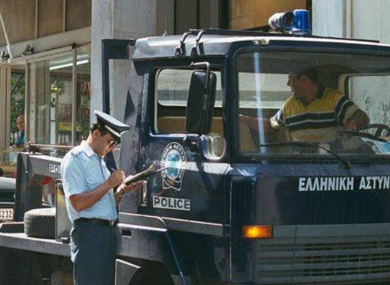 «Σκούπα» στα παράνομα σταθμευμένα αυτοκίνητα στη Θεσσαλονίκη