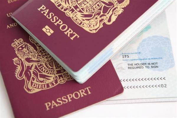 Προσπάθησαν να ταξιδέψουν από Καλαμάτα για Παρίσι με πλαστά διαβατήρια