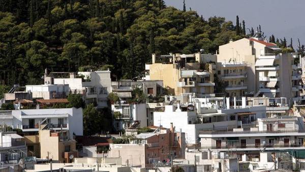 Le Monde: Η ελληνική κυβέρνηση ξεκινά μάχη κατά των αυθαιρέτων