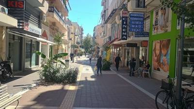 Πεζόδρομος με μηχανάκια