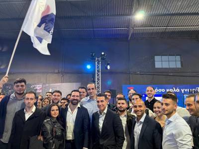 Η θερμή υποδοχή στον Γρηγόρη Δημητριάδη στην εκδήλωση για τα 52 χρόνια της ΝΔ