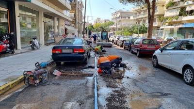Καλαμάτα: Εσπασε ξανα ο αγωγός ύδρευσης στις εργασίες για τις οπτικές ίνες