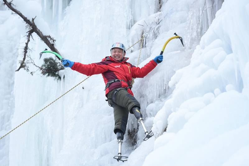 Ο 70χρονος ορειβάτης που κατέκτησε το Εβερεστ με ακρωτηριασμένα πόδια