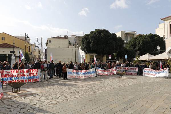 Απεργία στην Καλαμάτα: Μικρή συγκέντρωση στο Εργατικό Κέντρο - Περισσότεροι στο ΠΑΜΕ (βίντεο)