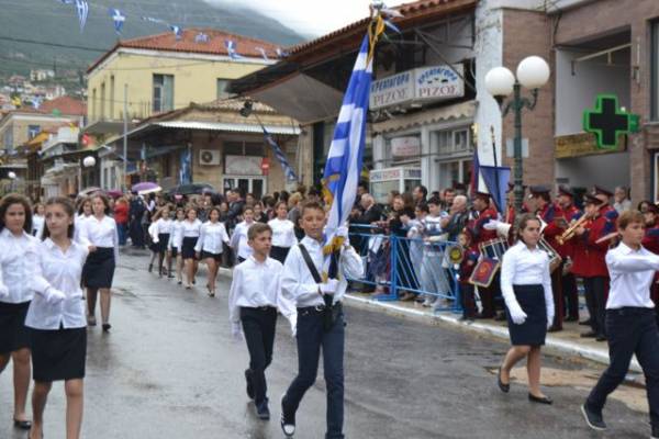 Εορταστικές εκδηλώσεις και παρέλαση για την 28η Οκτωβρίου στην Κυπαρισσία (φωτογραφίες)