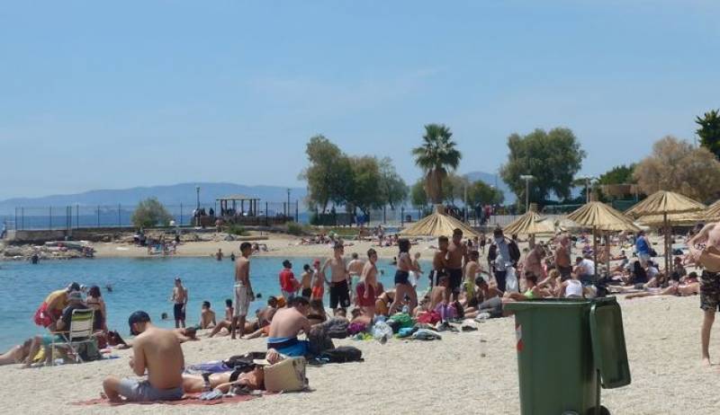 Έτσι θα ανοίξουν οι οργανωμένες παραλίες το Σάββατο - Χωρίς αλκοόλ και τραπεζοκαθίσματα