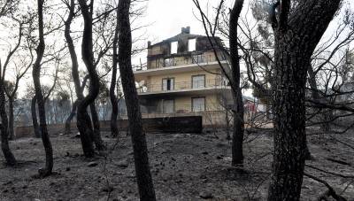 Υπό μερικό έλεγχο η πυρκαγιά στους Αγίους Θεοδώρους