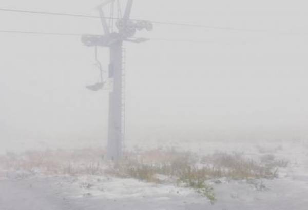 Έπεσαν τα πρώτα χιόνια στο χιονοδρομικό των Καλαβρύτων (Φωτογραφίες)