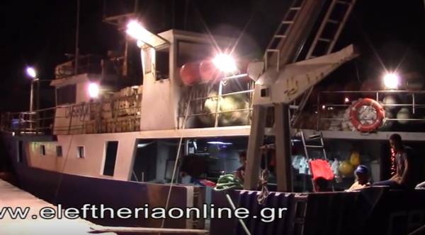 Ιταλοί και Μαλτέζοι ψαράδες στο λιμάνι της Καλαμάτας (βίντεο)
