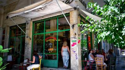 «Μουριά»: Κλείνει οριστικά το ιστορικό καφενείο των Εξαρχείων μετά από 111 χρόνια