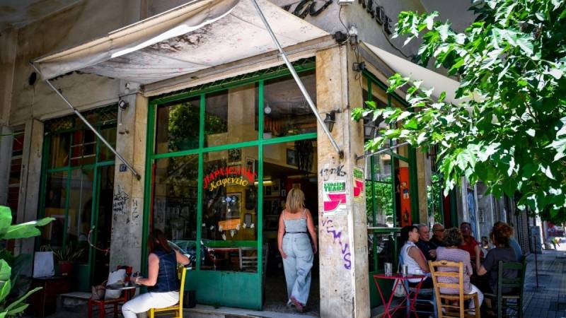 «Μουριά»: Κλείνει οριστικά το ιστορικό καφενείο των Εξαρχείων μετά από 111 χρόνια