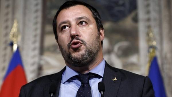 Μ. Σαλβίνι: Η Ιταλία δεν σχεδιάζει να φύγει από την ευρωζώνη