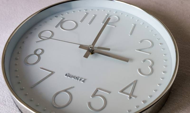 Αντίστροφη μέτρηση για την αλλαγή ώρας: Πότε γυρίζουμε τα ρολόγια