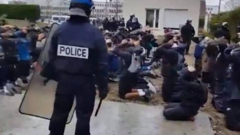 &quot;Σοκαρισμένος&quot; δηλώνει ο Γάλλος υπουργός Παιδείας για τις συλλήψεις μαθητών