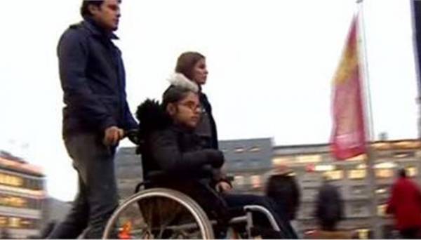 Εφτασε με αναπηρικό καροτσάκι από τη Συρία στην Ευρώπη