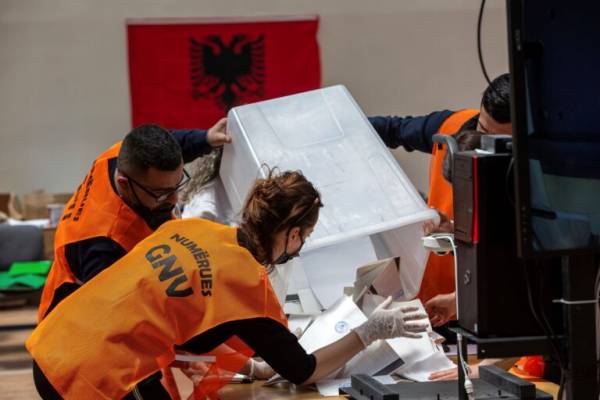 Εκλογές στην Αλβανία: Ντέρμπι Μπελέρη – Γκόρο για τον δήμο Χειμάρρας (βίντεο)