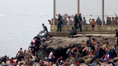 Θέουτα: 60.000 μετανάστες πέρασαν τα σύνορα - 34 νεκροί