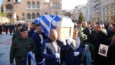 Σε κλίμα βαθιάς συγκίνησης και οδύνης η κηδεία του αστυνομικού Γιώργου Λυγγερίδη (βίντεο)