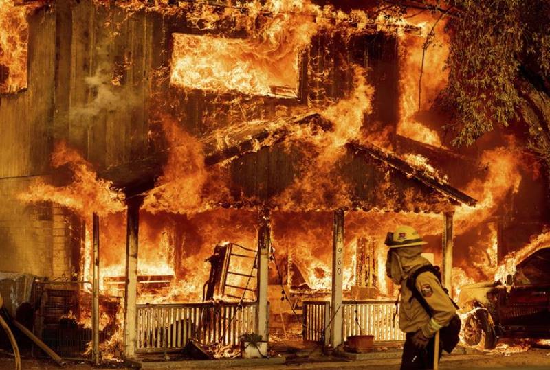 ΗΠΑ: Χειροπέδες σε πατέρα και γιο για την τεράστια πυρκαγιά στην Καλιφόρνια