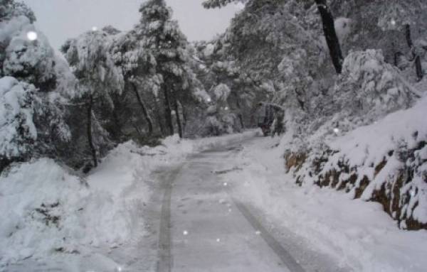 Στο οδικό δίκτυο της Κορινθίας τα μεγαλύτερα προβλήματα από τον παγετό