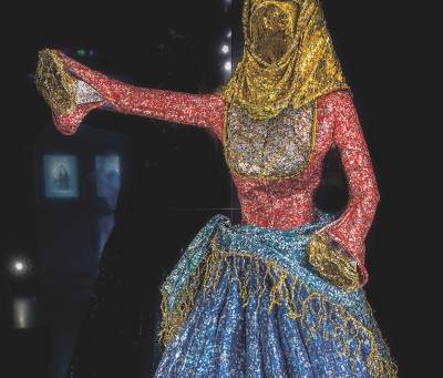 “Ηρωες από μέταλλο” στη Συλλογή Ενδυμασιών “Βικτωρία Καρέλια”