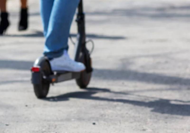 Θεσσαλονίκη: Συνελήφθη 13χρονος που παρέσυρε 11χρονη με ηλεκτρικό πατίνι και την εγκατέλειψε