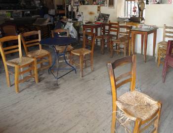 Λουκέτο σε καφενεία των μικρών χωριών