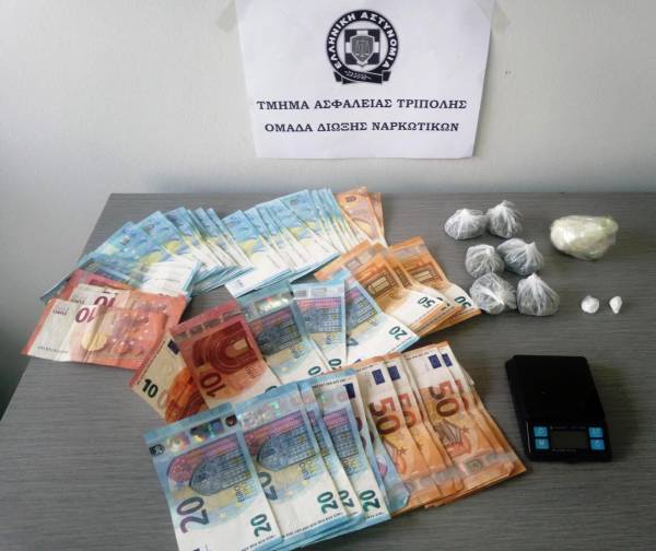 Τρίπολη: Παρέλαβαν δέμα με κοκαΐνη στα ΚΤΕΛ - Δύο συλλήψεις