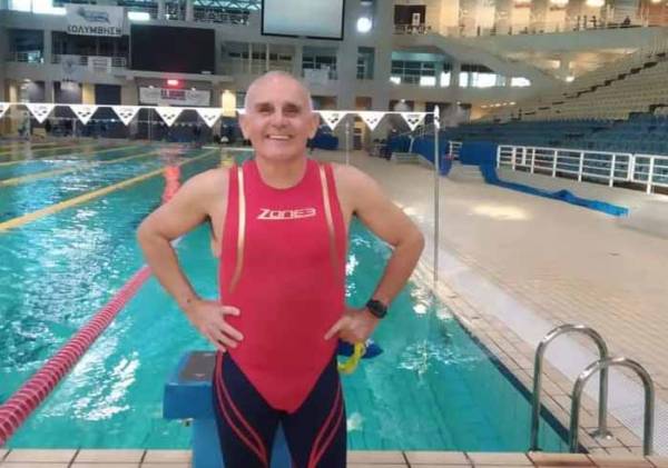 Χρήστος Κορομηλάς: Στα 45 του έχασε την όρασή του και έγινε πρωταθλητής στην κολύμβηση!