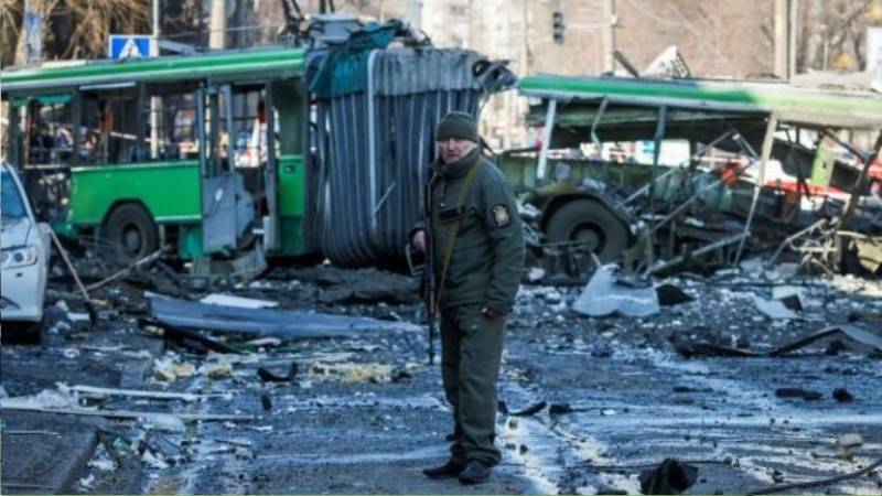 Ουκρανία: Τρεις νεκροί και πέντε τραυματίες από ρωσικό βομβαρδισμό κατά λεωφορείου στη Χερσώνα