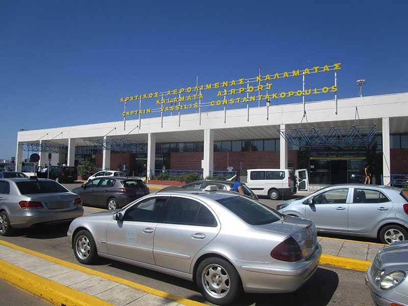 Τα ταξί του αεροδρομίου Καλαμάτας από το περιφερειακό συμβούλιο μπαλάκι στην κυβέρνηση
