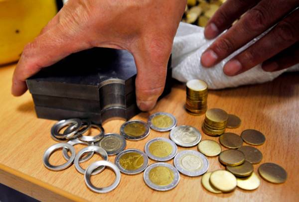 16χρονος στη Ρόδο διακινούσε πλαστά νομίσματα