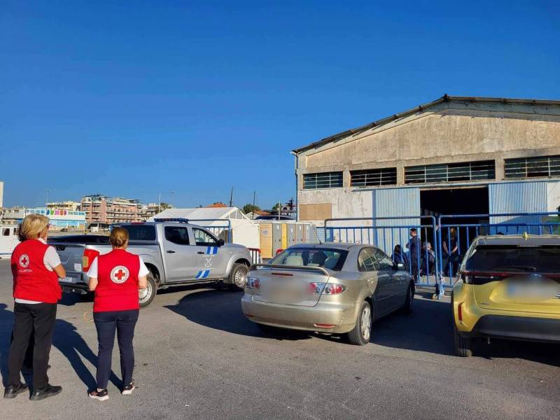Διάσωση 36 μεταναστών - Φιλοξενούνται στο λιμάνι της Καλαμάτας
