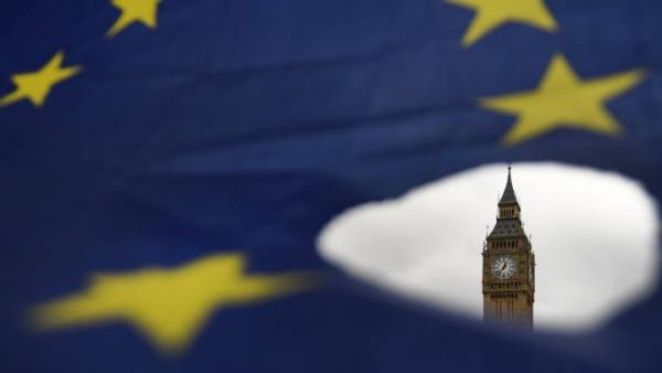 Προσωρινή συμφωνία ΕΕ και Βρετανίας για τη σχέση τους μετά το Brexit